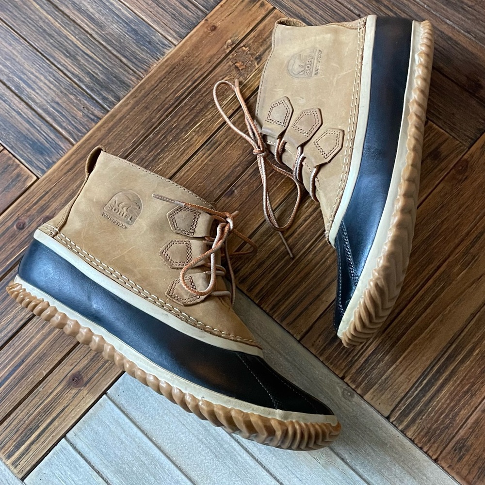 Sorel boots - Picture 2 of 10